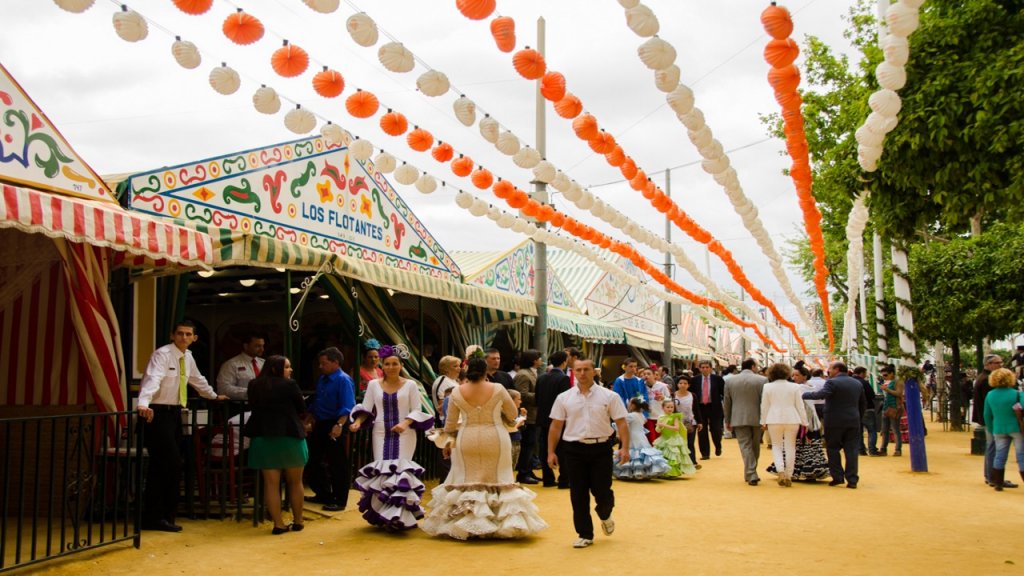 Feria de Sevilla destinos donde viajar en mayo