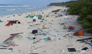 España es el segundo país que más plásticos tira al Mediterráneo