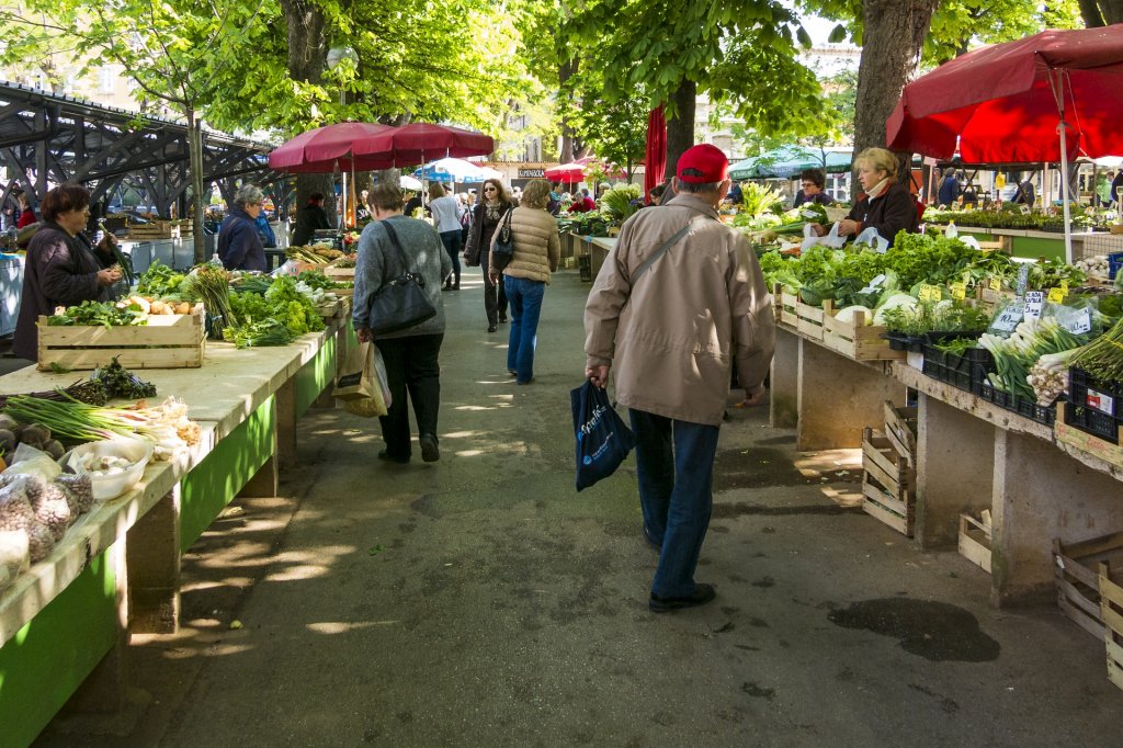 Un mercado en una ciudad o pueblo