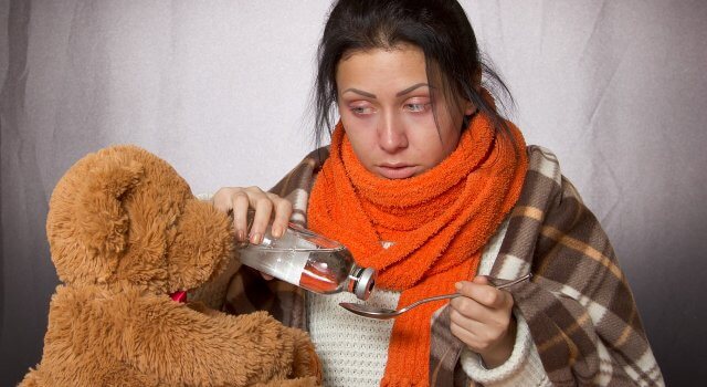 chica-gripe-vacuna-medicamento