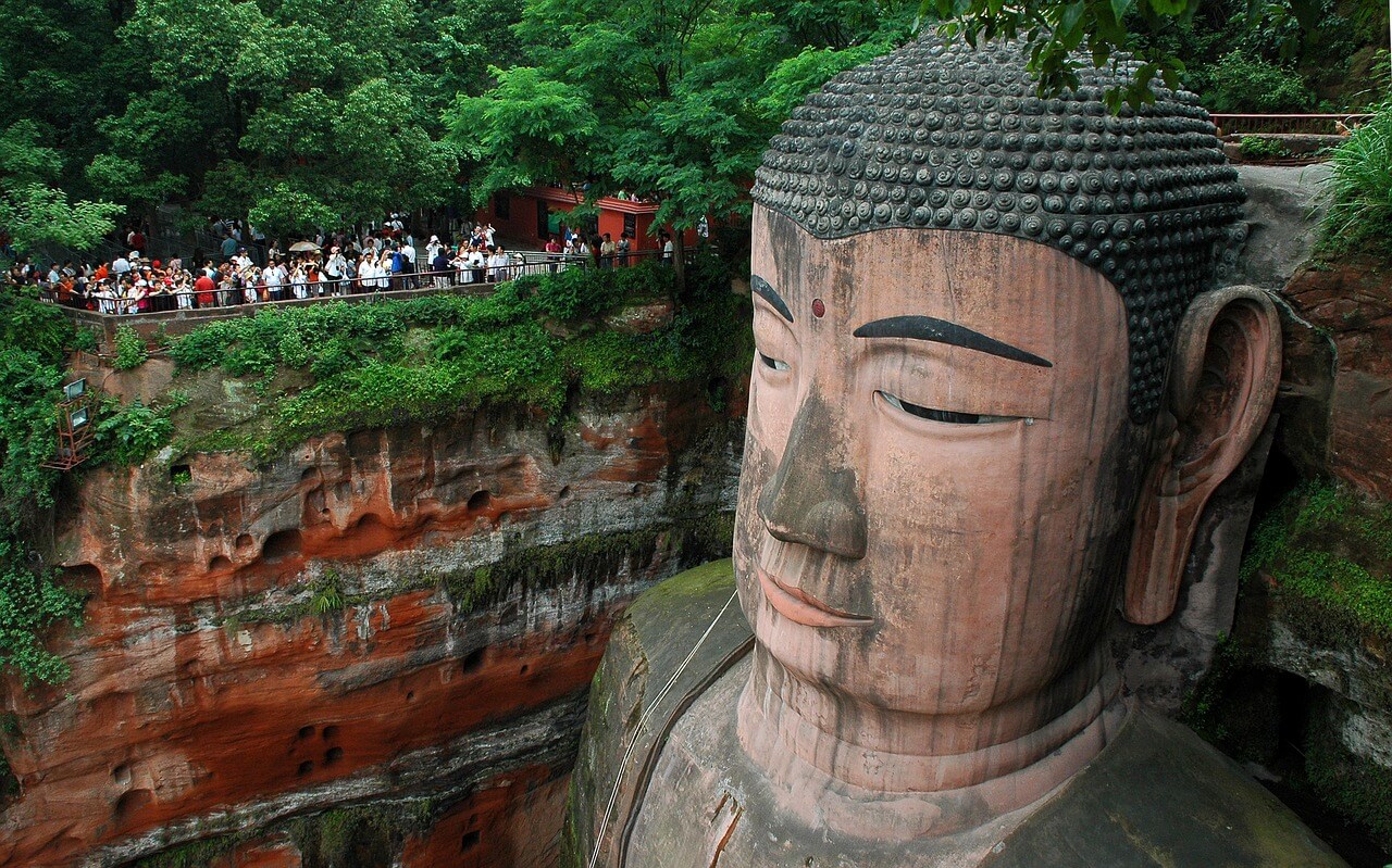 contaminación en los monumentos El Buda Leshan