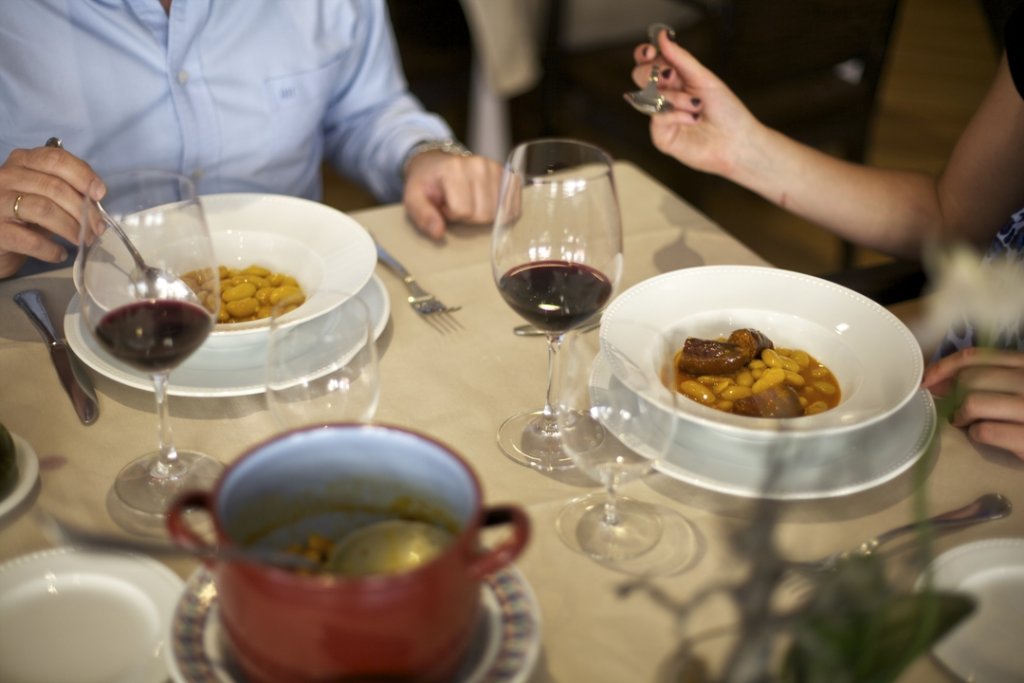 Una fabada en el Restaurante Los Arcos de Cangas de Onís. Autor: José Ramón Navarro Tudela