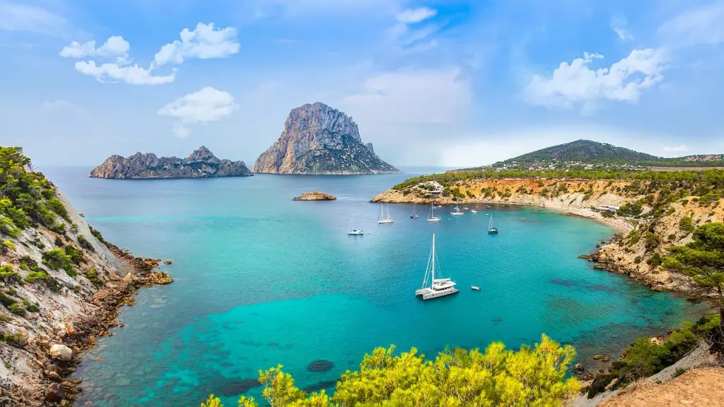 Vistas de Es Vedrà en Ibiza ruta por las Baleares