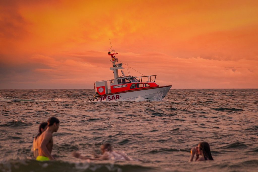 barco en el mar