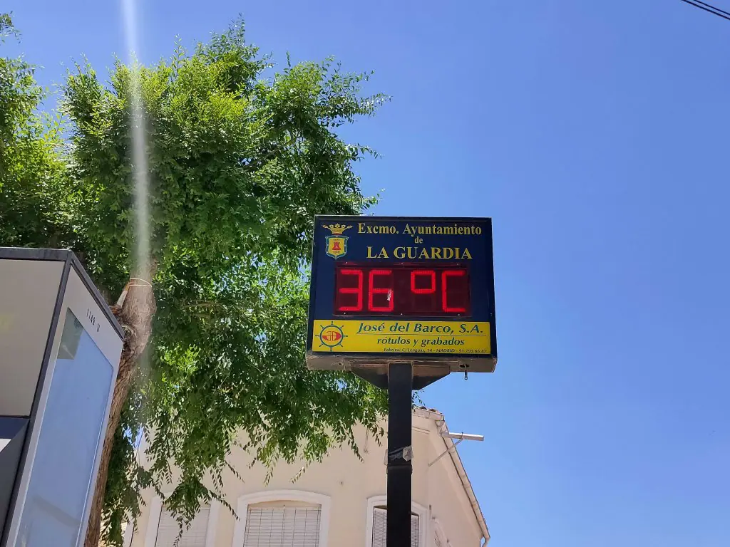 calor julio termómetro calle