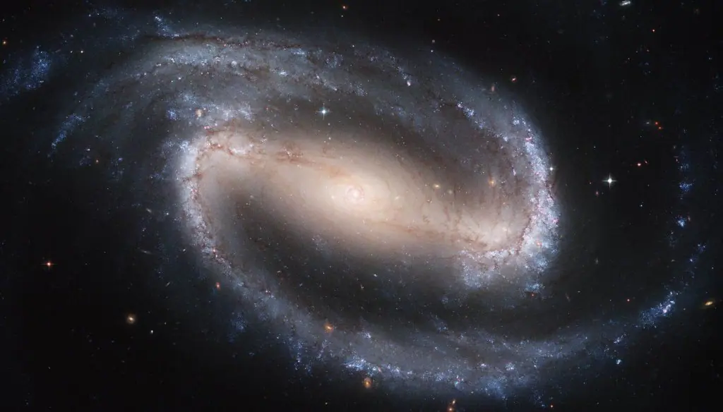 NGC 1300 es una galaxia espiral barrada, igual que la Vía Láctea.