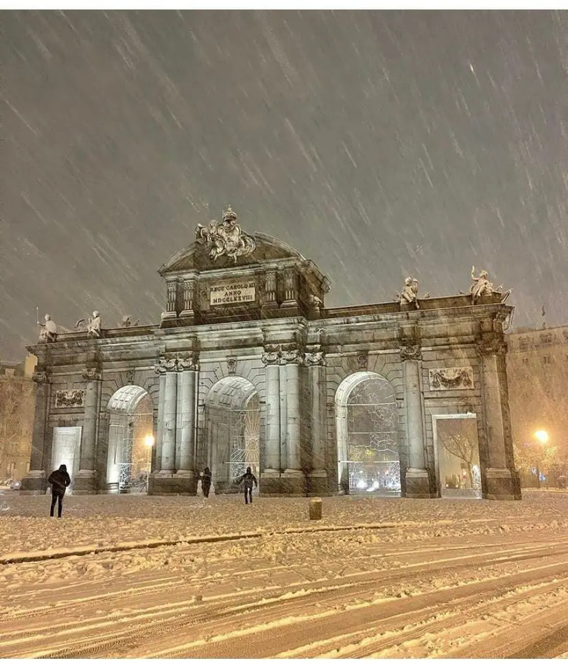 Plaza de la Independencia en la nevada del 8 de enero de 2021.