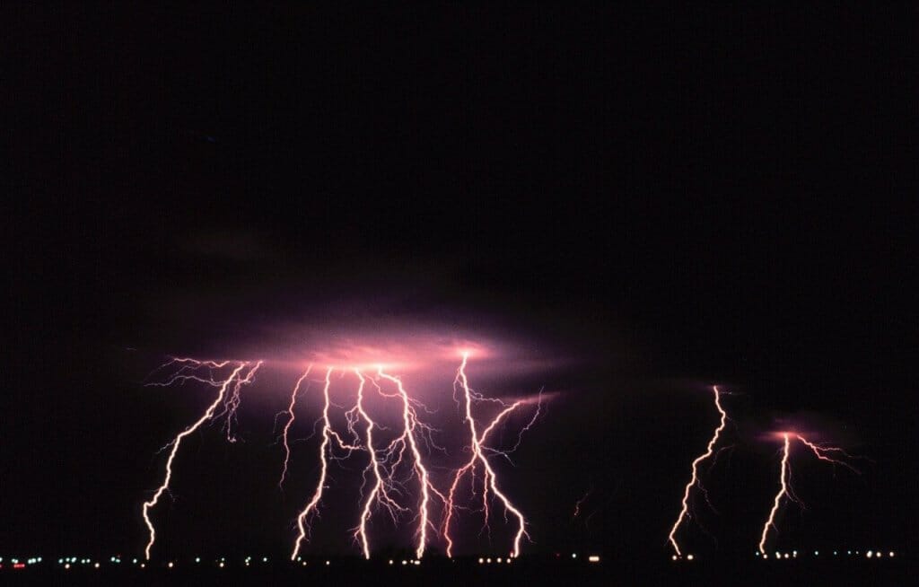 caida-luz-electricidad-tormenta