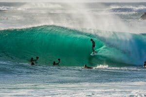 Las playas de España con las mejores olas para surfear