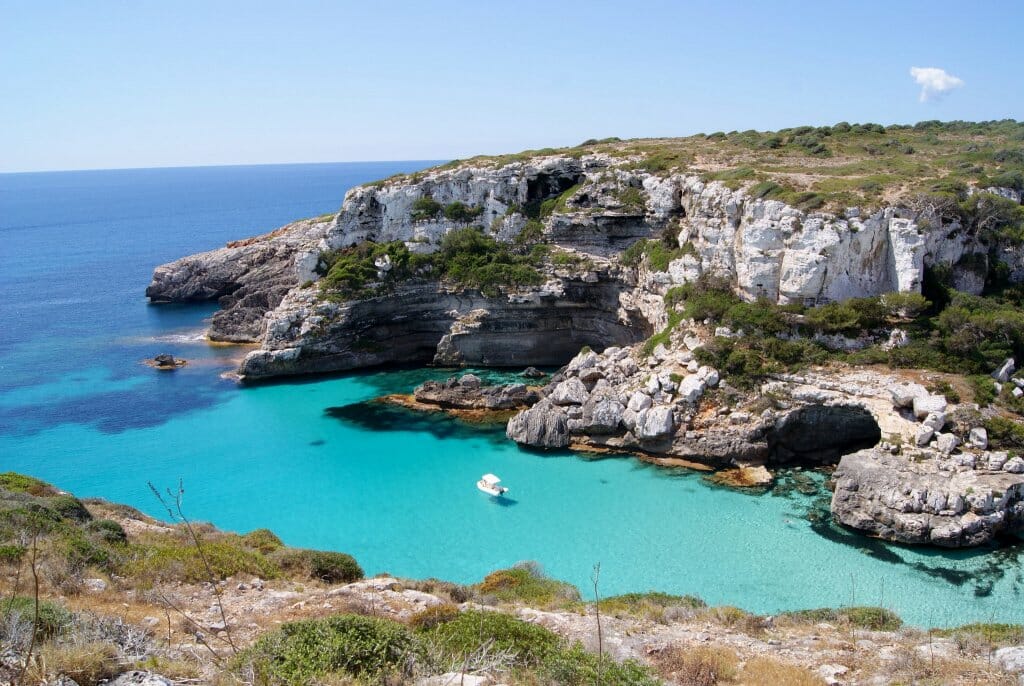 playa-paradisiaca-cala-marmols