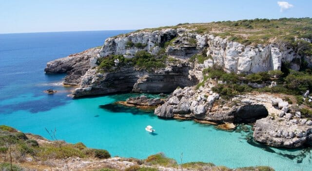 playa-paradisiaca-cala-marmols