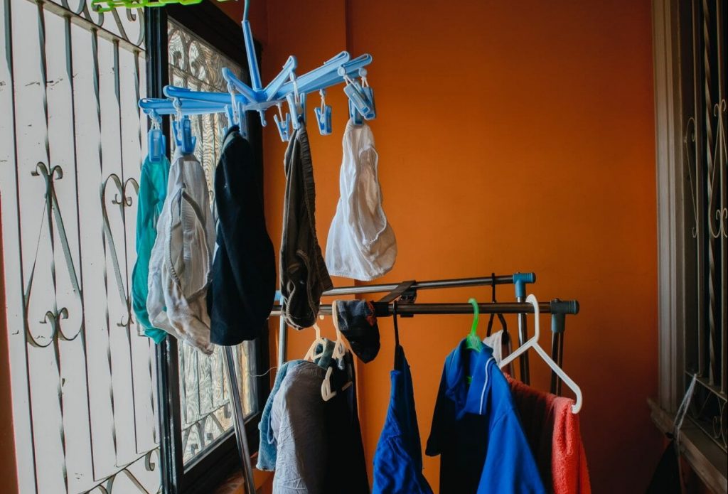 colchón En honor Nueva llegada Cómo secar la ropa en invierno: trucos infalibles | Eltiempo.es