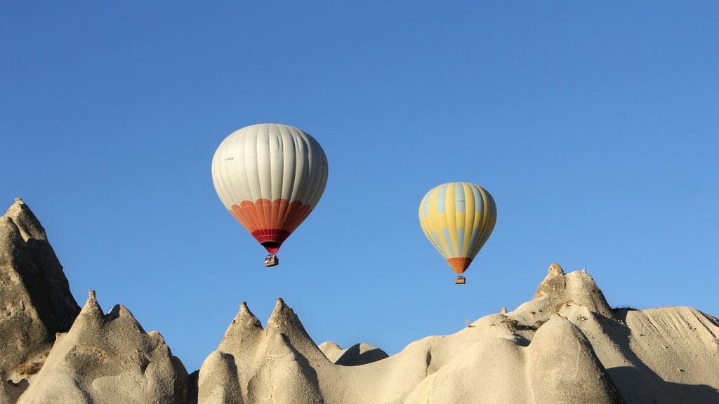 Los mejores destinos para viajar en octubre globos aerostáticos capadocia