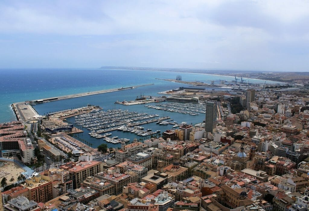 Vista panorámica de Alicante desde el castillo de Santa Bárbara