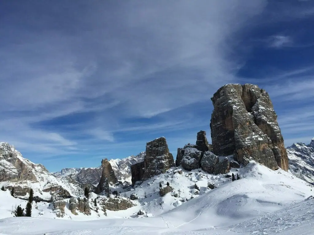 montañas nevadas Italia. Mejores estaciones de esquí en Europa Cortina d’Ampezzo, Italia