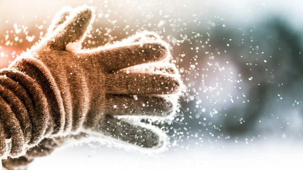protección manos consejos alergia al frío urticaria al frío a frigore guantes