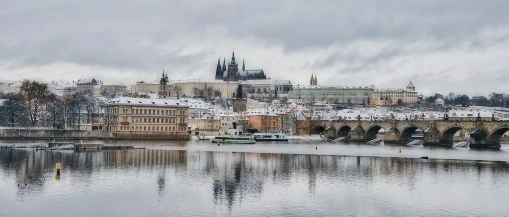 Paisaje de Praga en invierno