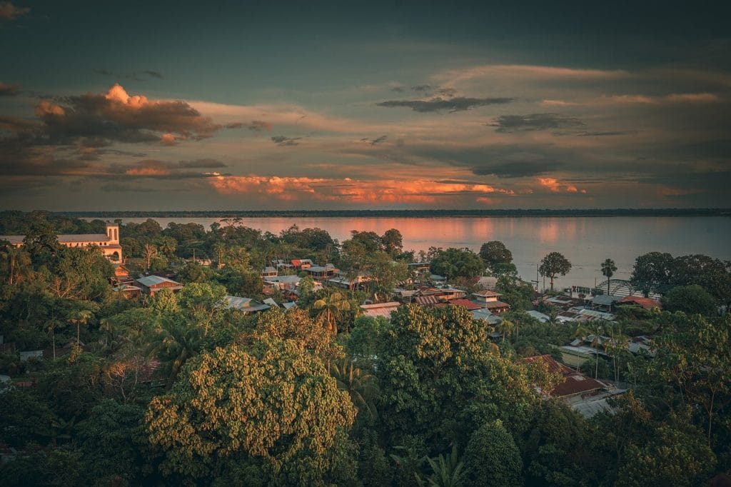 Vista del Amazonas al atardecer