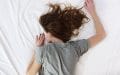 trucos-para-dormir-con-calor-y-refrescarse-en-durante-la-noche-segun-los-expertos (1)
