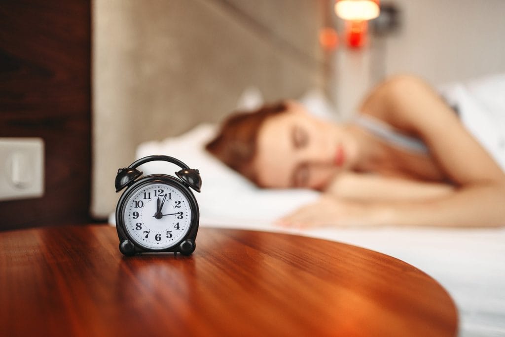 trucos-para-dormir-con-calor-y-refrescarse-en-durante-la-noche-segun-los-expertos (2)