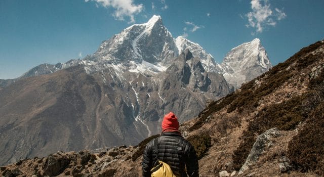 El Everest, repleto de cuerpos descubiertos por el deshielo