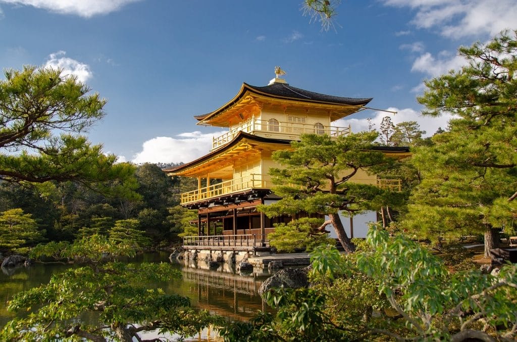 templo en el bosque a donde viajar 2025