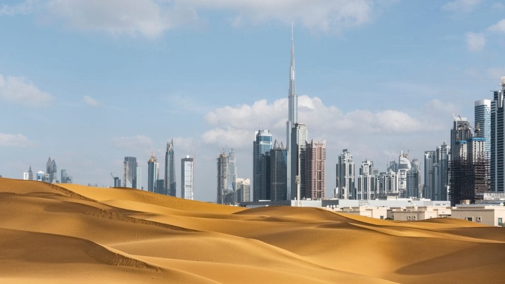 Dubái vista desde el desierto