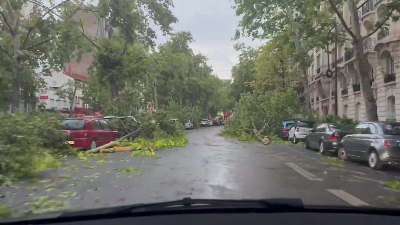 Lluvia en París y temporal en Francia: dos muertos y graves daños en una noche intensa | Eltiempo.es