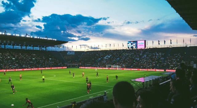 El fútbol y su cara oculta: así contamina el deporte rey en cada gran torneo