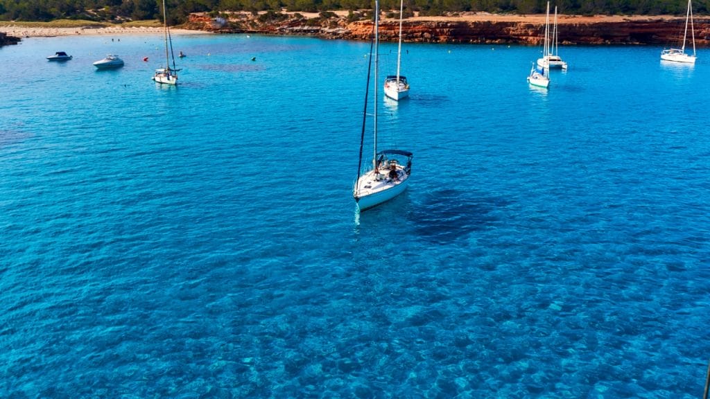 Veleros en la costa de Formentera