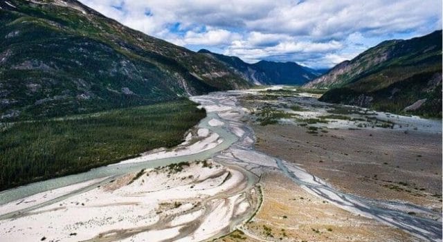 El deshielo de un glaciar posibilita la explotación de una mina de oro abandonada