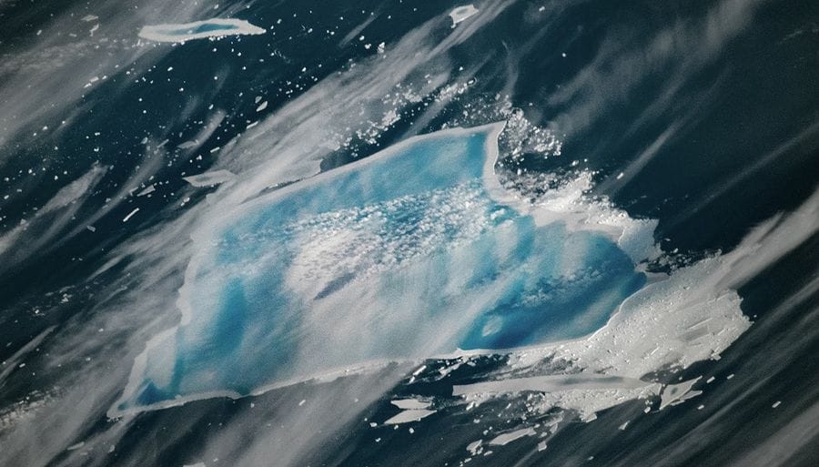 un-iceberg-se-tine-de-azul-y-se-derrite-tras-decadas-a-la-deriva (2)