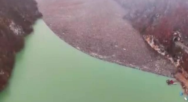 El día en que el Drina (Bosnia) deja de ser un río y empieza a parecer un vertedero en movimiento