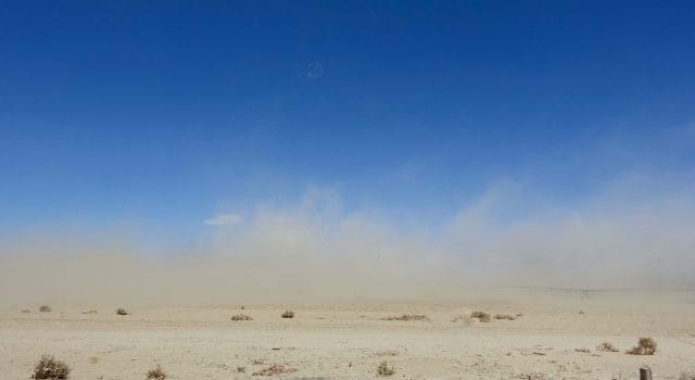 El polvo del Sáhara ya no sólo tiñe el cielo, también está calentando el planeta rápidamente