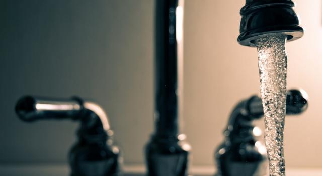 Cómo ahorrar en la factura del agua con estos trucos