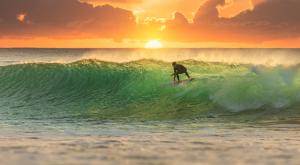 Viaje a las mejores playas para hacer surf de España