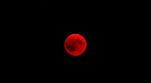 Superluna de sangre: los misterios tras la luna llena de mayo
