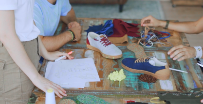 La primera marca de ropa hecha con pelotas de tenis, café y neumáticos